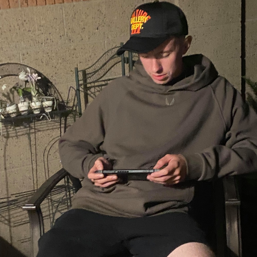 Meet your Posher, Sebastian